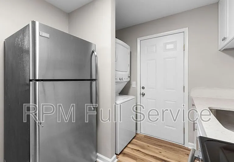 895 W Sharpe Ave #A — Photo 21