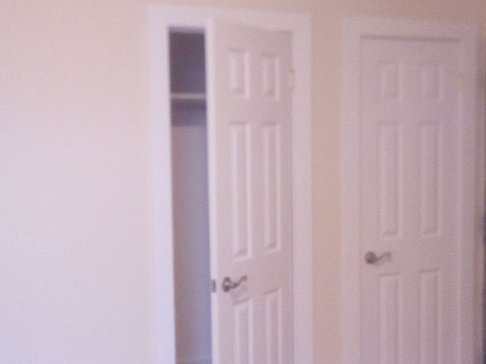 2nd image of 668 Hancock St #4R