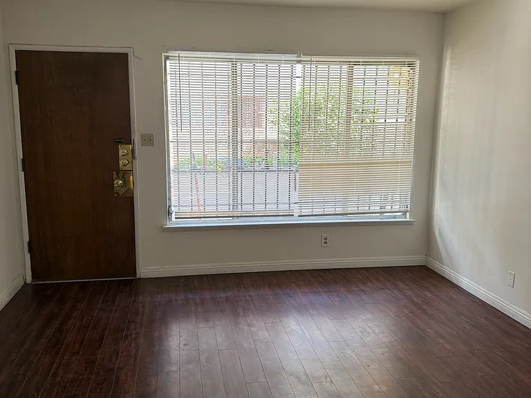 3658 Mentone Ave #4 — Photo 13