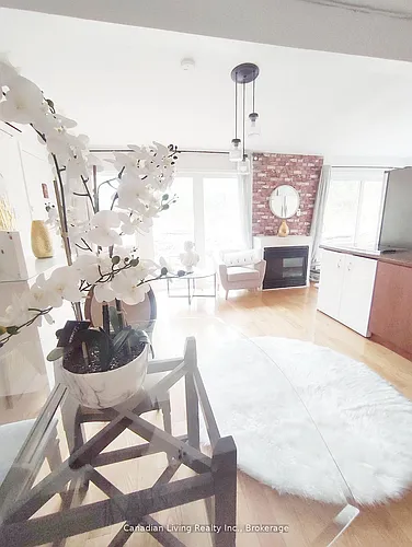 143 Steeles Ave E #BACHELOR Photo 1