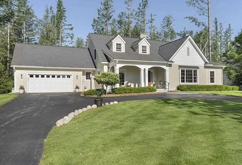 1147 Autumn Ln