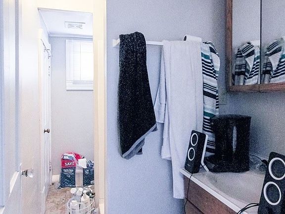 5th image of 830 W North St #4923308