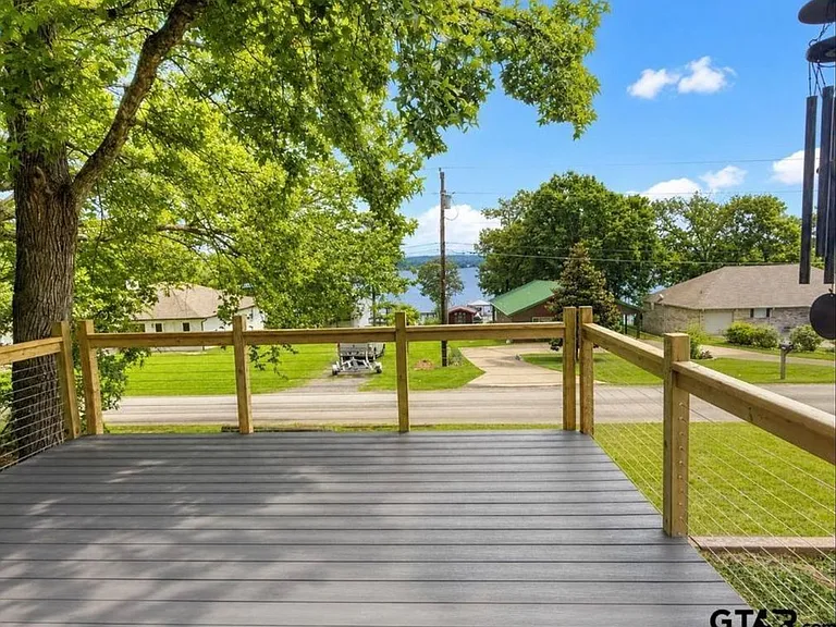 22733 Creekwood Dr — Photo 1