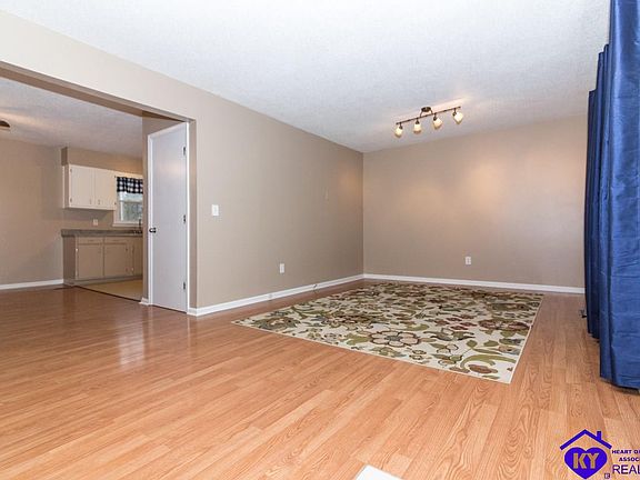 3rd image of 2484 Hill St