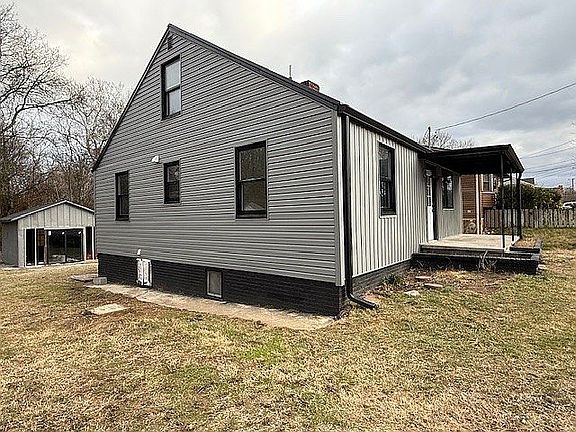 2nd image of 3204 Oswald St