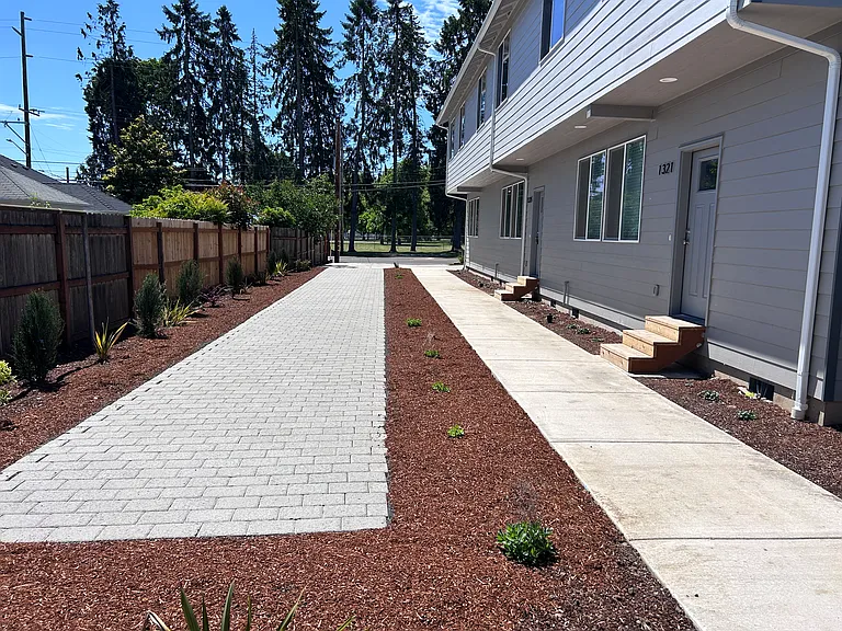 1317 SW Queen Ave — Photo 10