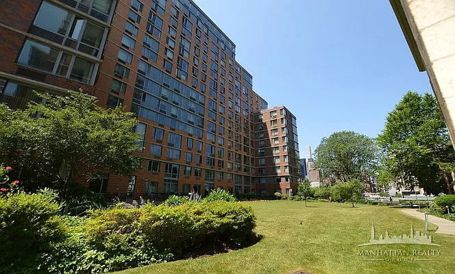 Rented by Manhattan Realty Group | media 6