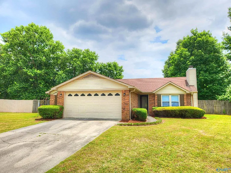 1008 Fieldstone Ct SE — Photo 2