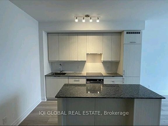 3rd image of 36 Elm Dr W #3107