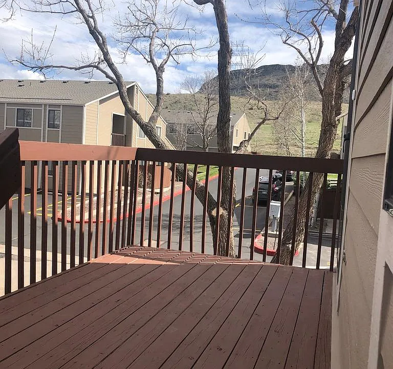 Oversized East facing private patio deck with views of North Table mountain to the south and West Arvada to the north. Plenty of room for a BBQ and patio furniture.