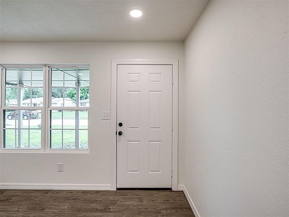 4th image of 732 N Dallas Ave