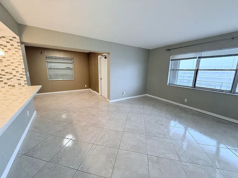 401 Golden Isles Dr #913 — Photo 11