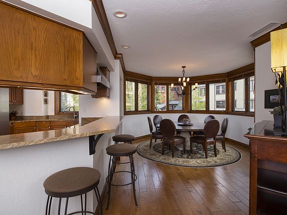 5th image of 26 Avondale Ln #323