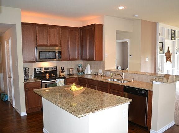 5th image of 1808 Vista Royale Ct