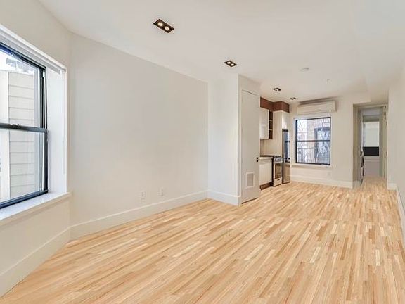 4th image of 32 Magnolia Ave #101