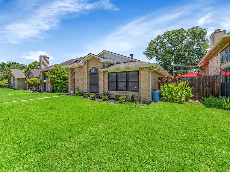 608 Rancho Dr — Photo 2