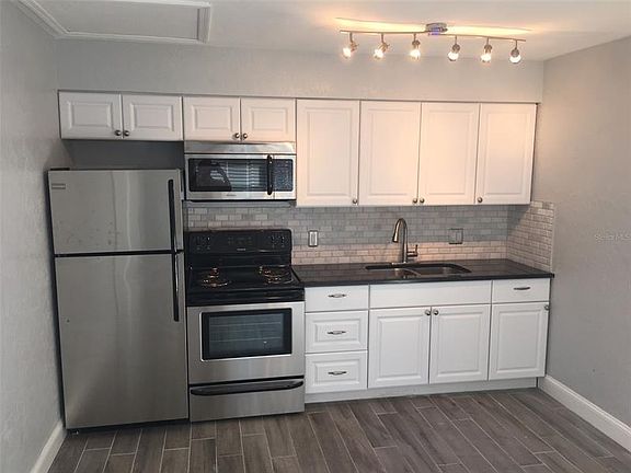 3rd image of 214 12th Ave N #B