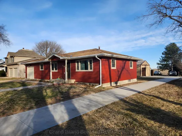 902 W Saline St, Blue Hill, NE 68930