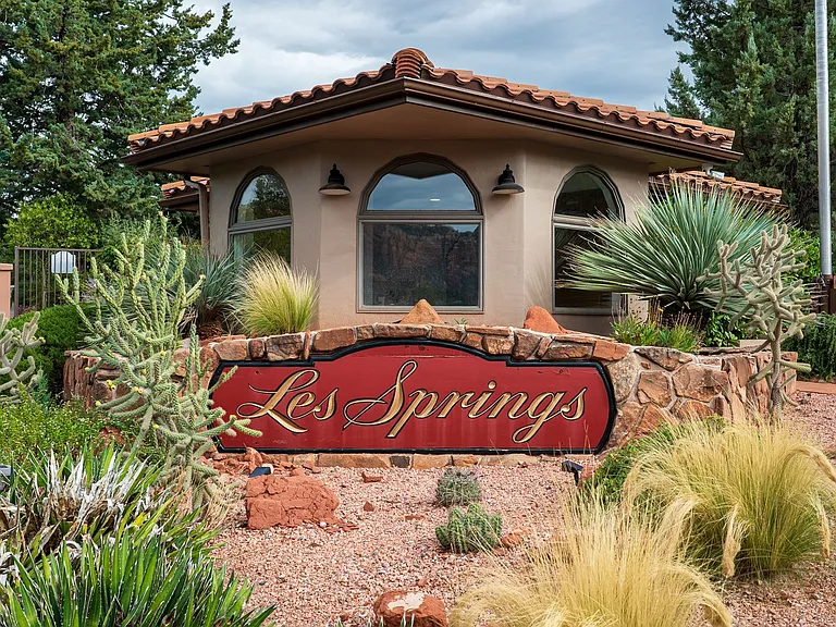 227 Les Springs Dr — Photo 19