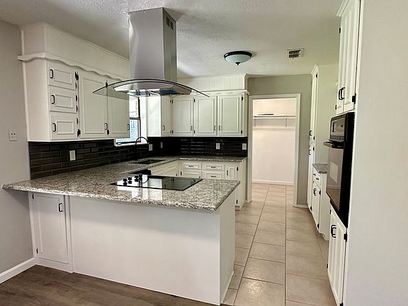 5th image of 1021 Harbor Lakes Dr