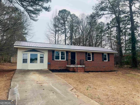 576 Peters St, Statham, GA 30666