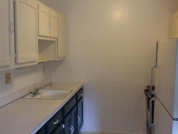 4th image of 878A Balmoral Ct