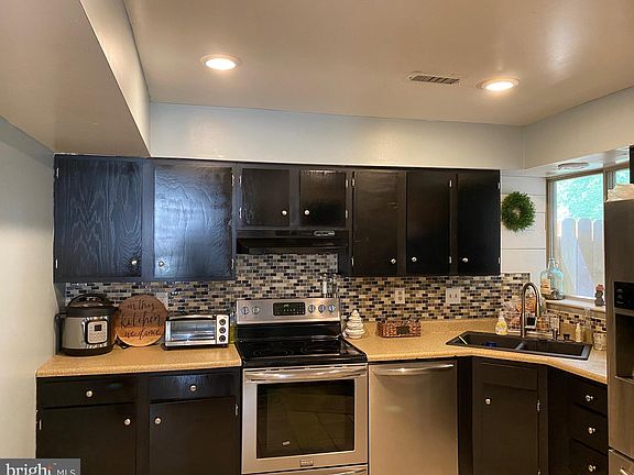 2nd image of 441 Winterberry Dr