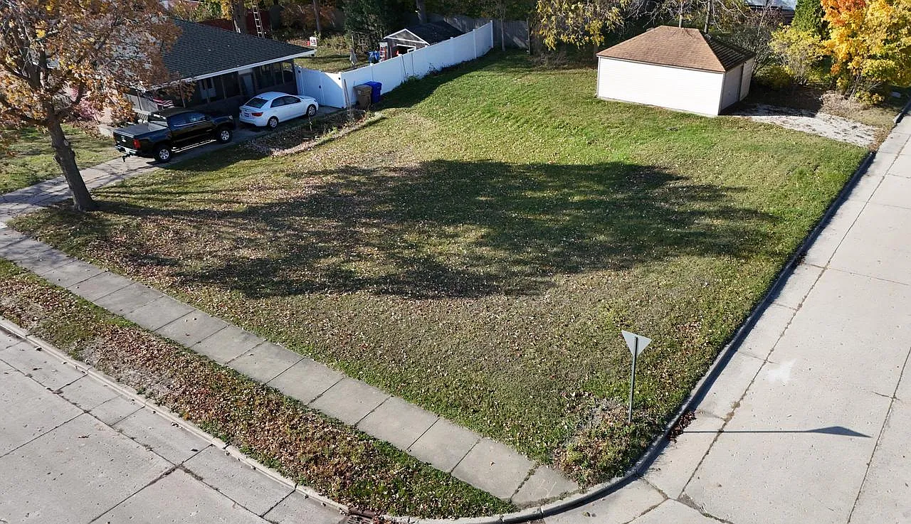 5502 46TH AVENUE photo 1