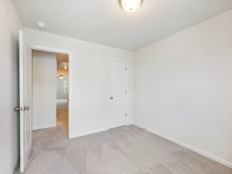 115 Buckingham Ln — Photo 21