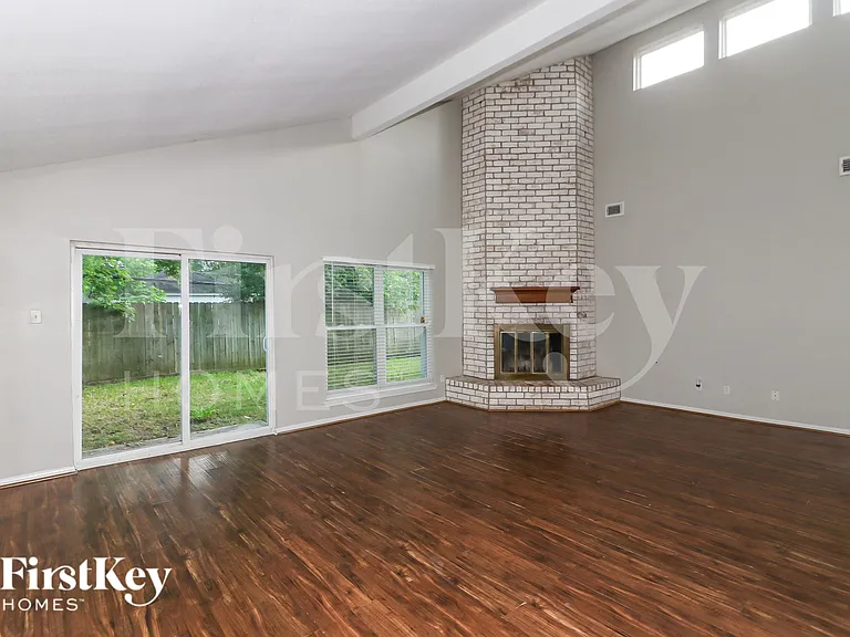 1308 Wilson Dr — Photo 3
