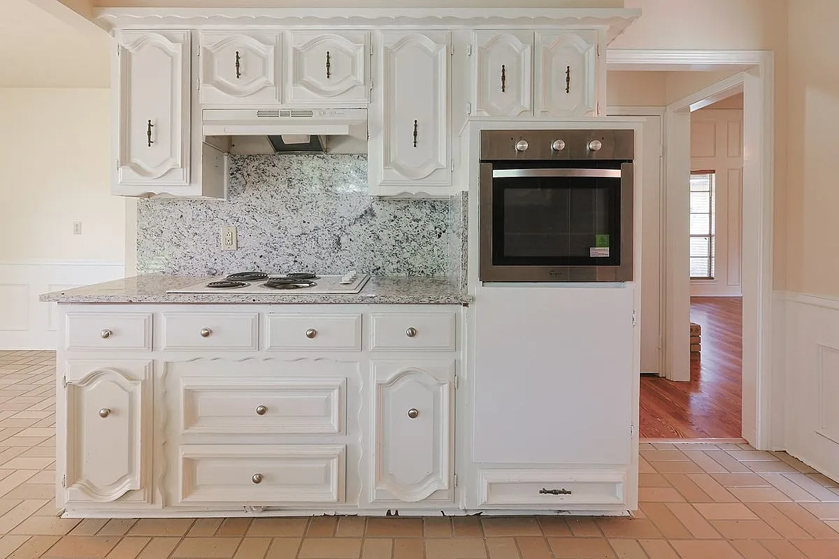 3 bed, 3.0 bath, 2437 sqft, $2,395 — Photo 4