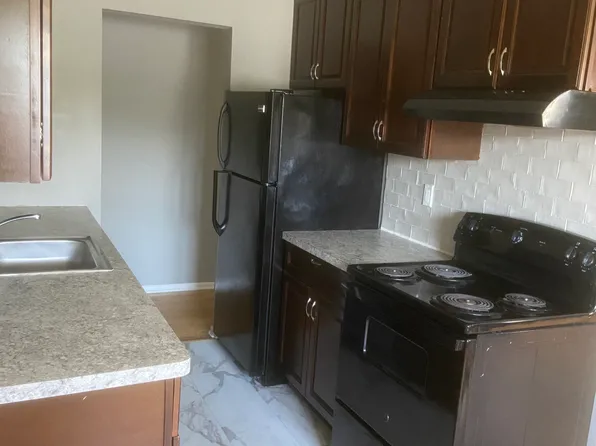 61 Manchester Ct APT C, Freehold, NJ 07728