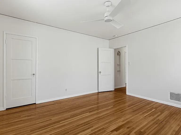 455 N Hayworth Ave — Photo 32