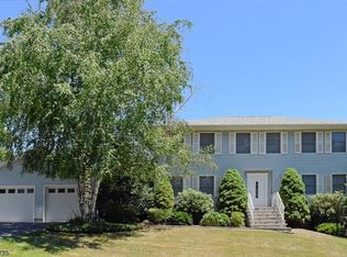 2 Floyd Dr, Mount Arlington, NJ 07856