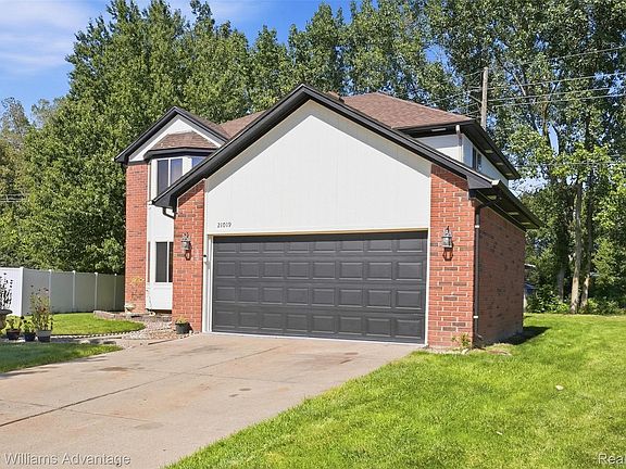 3rd image of 21019 Birchwood Ln
