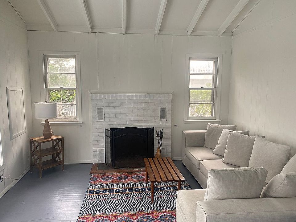 2nd image of 27 Dune Ln