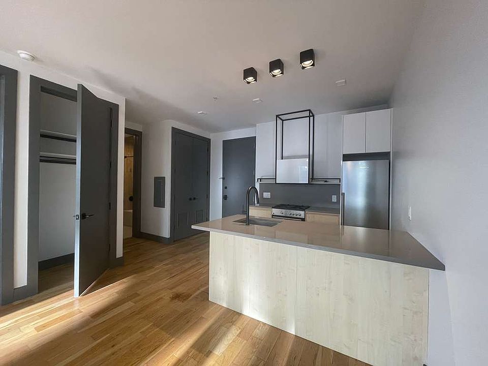 1st image of 421 Arlington Ave #32E