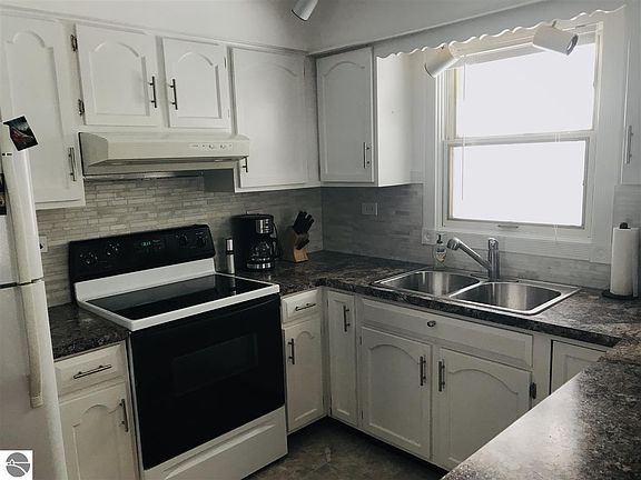 4th image of 4242 Deerfield Ln