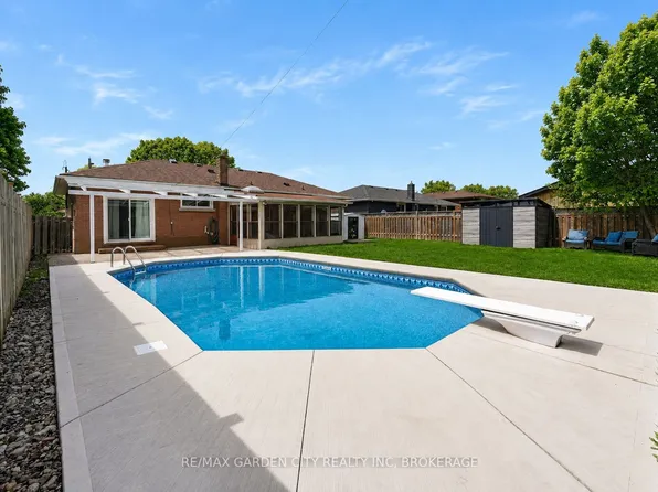 77 Balmoral Ave, Welland, ON L3B 1S5