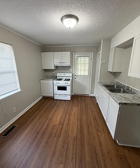 258 Oak St — Photo 21