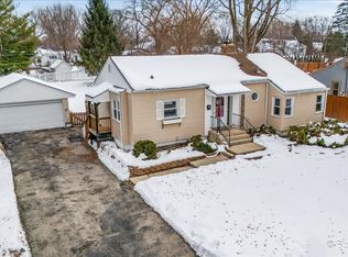 321 E Ardmore Ave, Roselle, IL 60172