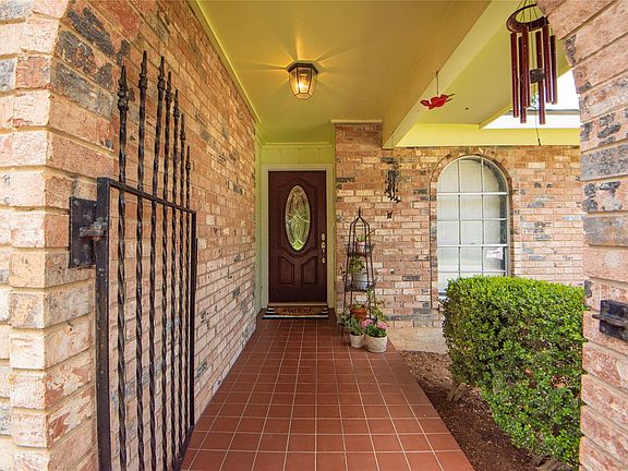 5th image of 1003 Lawndale Ave