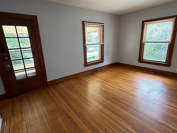 5th image of 321 S Clemens Ave