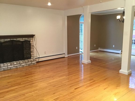 4th image of 124 Yellow Breeches Dr