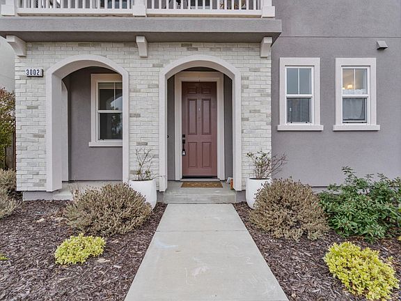 2nd image of 3002 Minaret Way