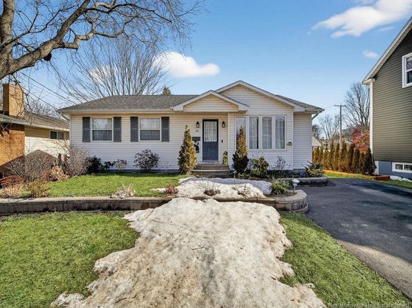 24 McClelan Ave, Riverview, NB E1B 1W8