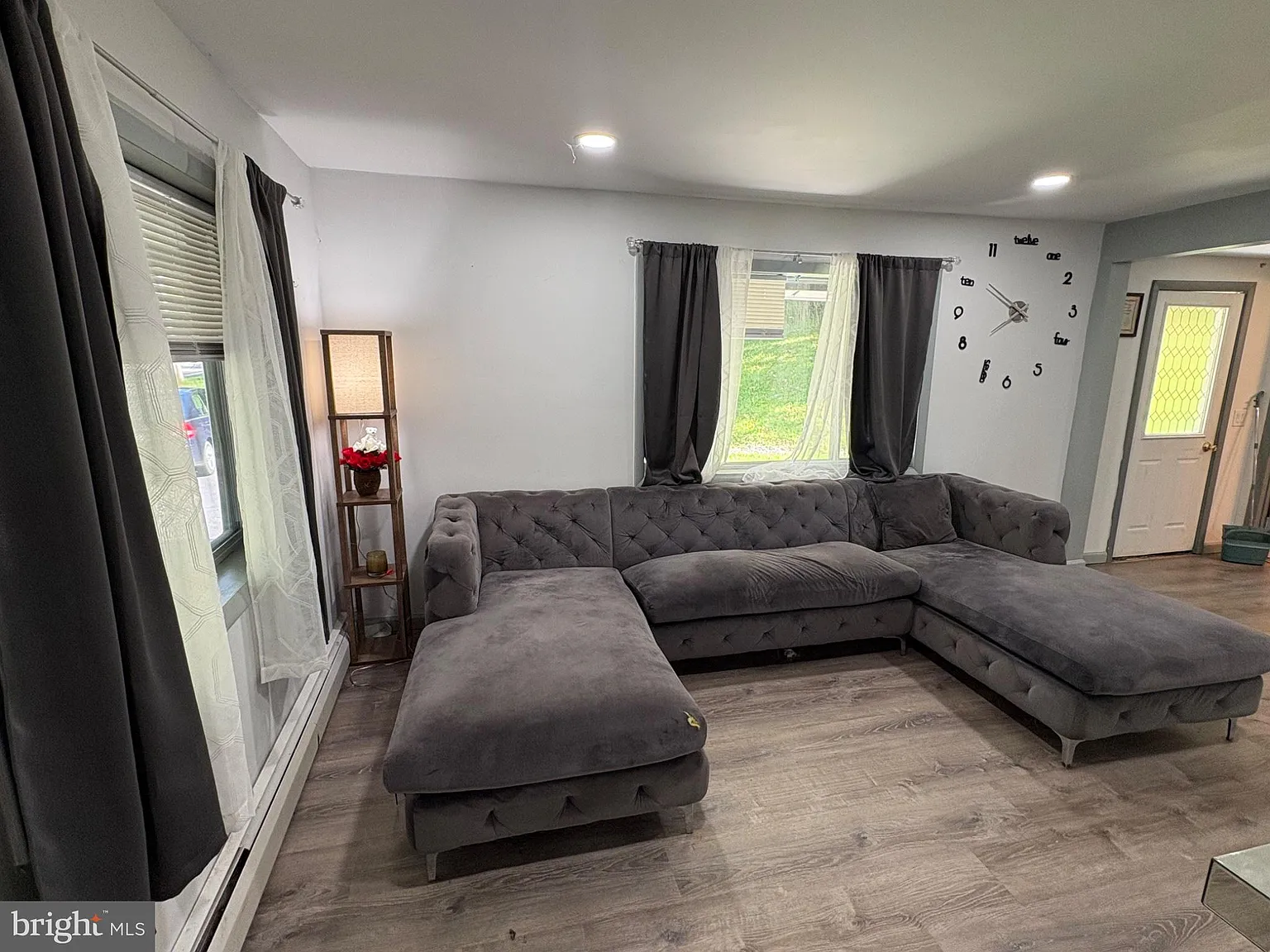 3 bed, 2.0 bath, 1472 sqft, $2,000 — Photo 2