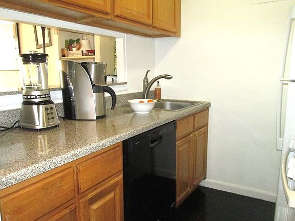 3rd image of 33 Greenwich Ave APT 6M