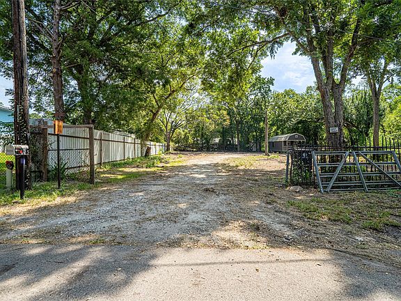 4th image of 4906 Edgewater Dr