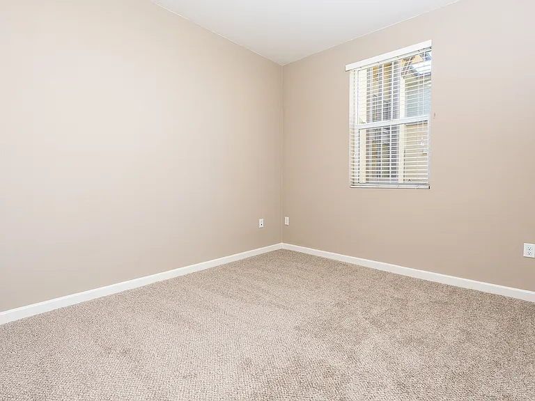 La Verne Village Luxury Apartment Homes — Photo 37